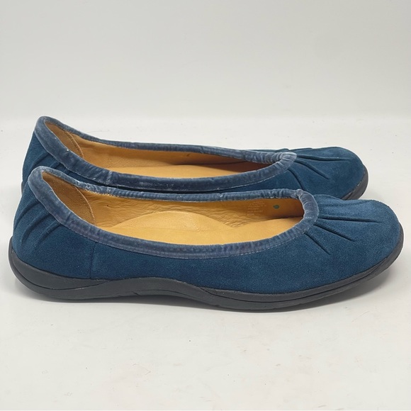 LL Bean Shoes Womens 7.5 M Blue Suede Velvet Trim Pleated Slip On Casual Loafers - Picture 3 of 13